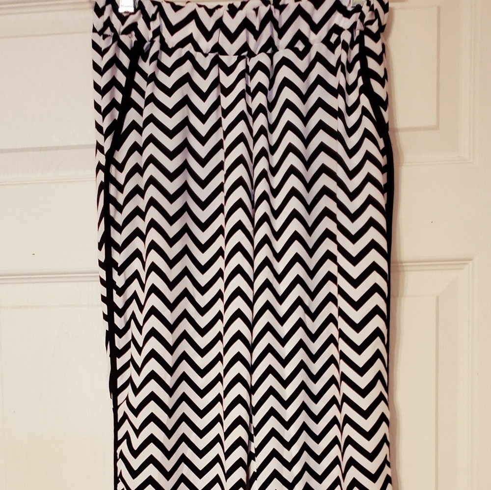Bali style black&white 3/4 length pant S!!